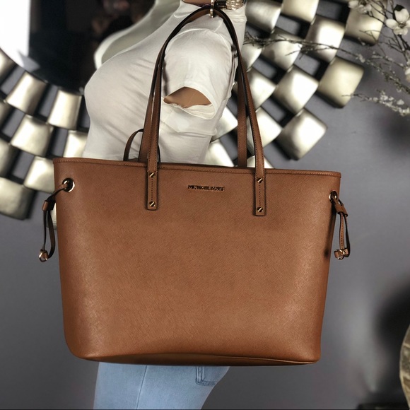 Michael Kors Reversible Large Tote & Wristlet - Picture 5 of 8